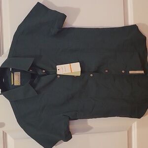 Green short sleeves shirt